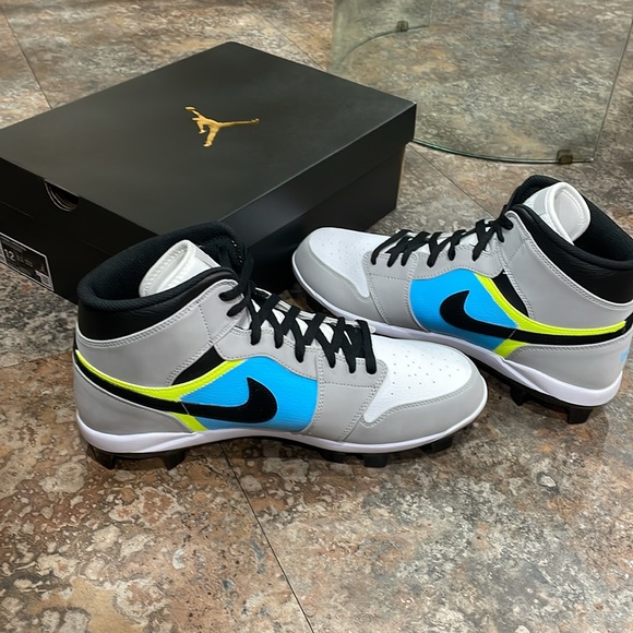 CUSTOM NIKE JORDAN SNEAKERS - Picture 3 of 4
